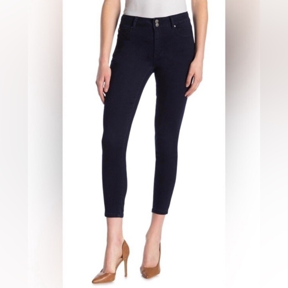 Tahari Black Cropped Slim Ankle Jeans